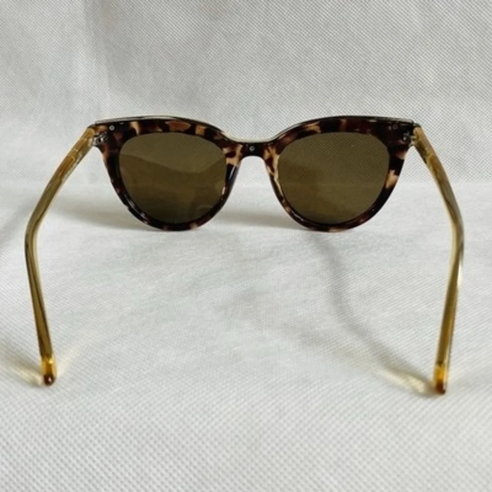 Prive Revaux The Kiki Tortoise Shell Brown Polarized Sunglasses Case Cloth